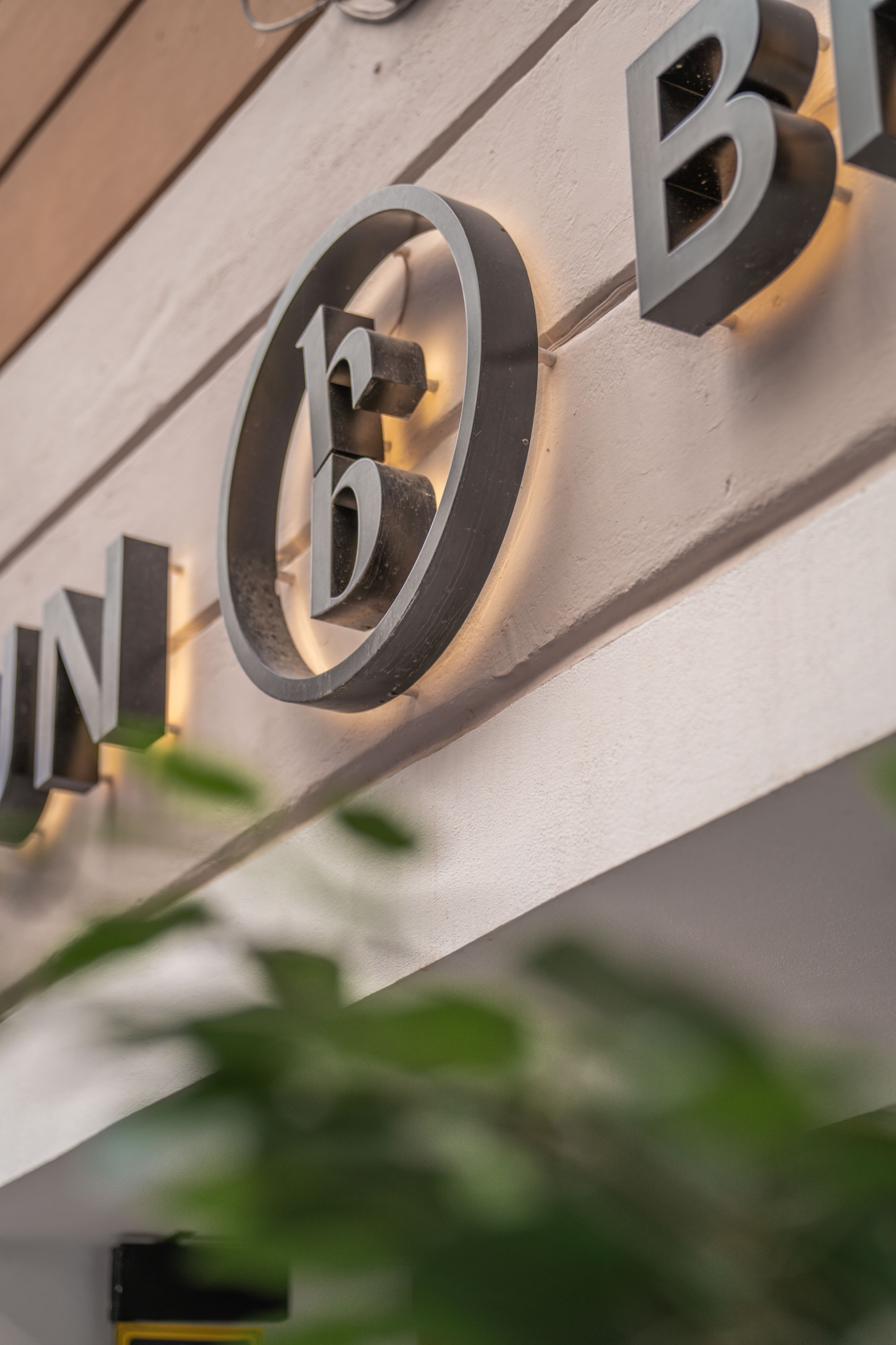 Homerun Brokers Mallorca real estate office logo in Son Vida